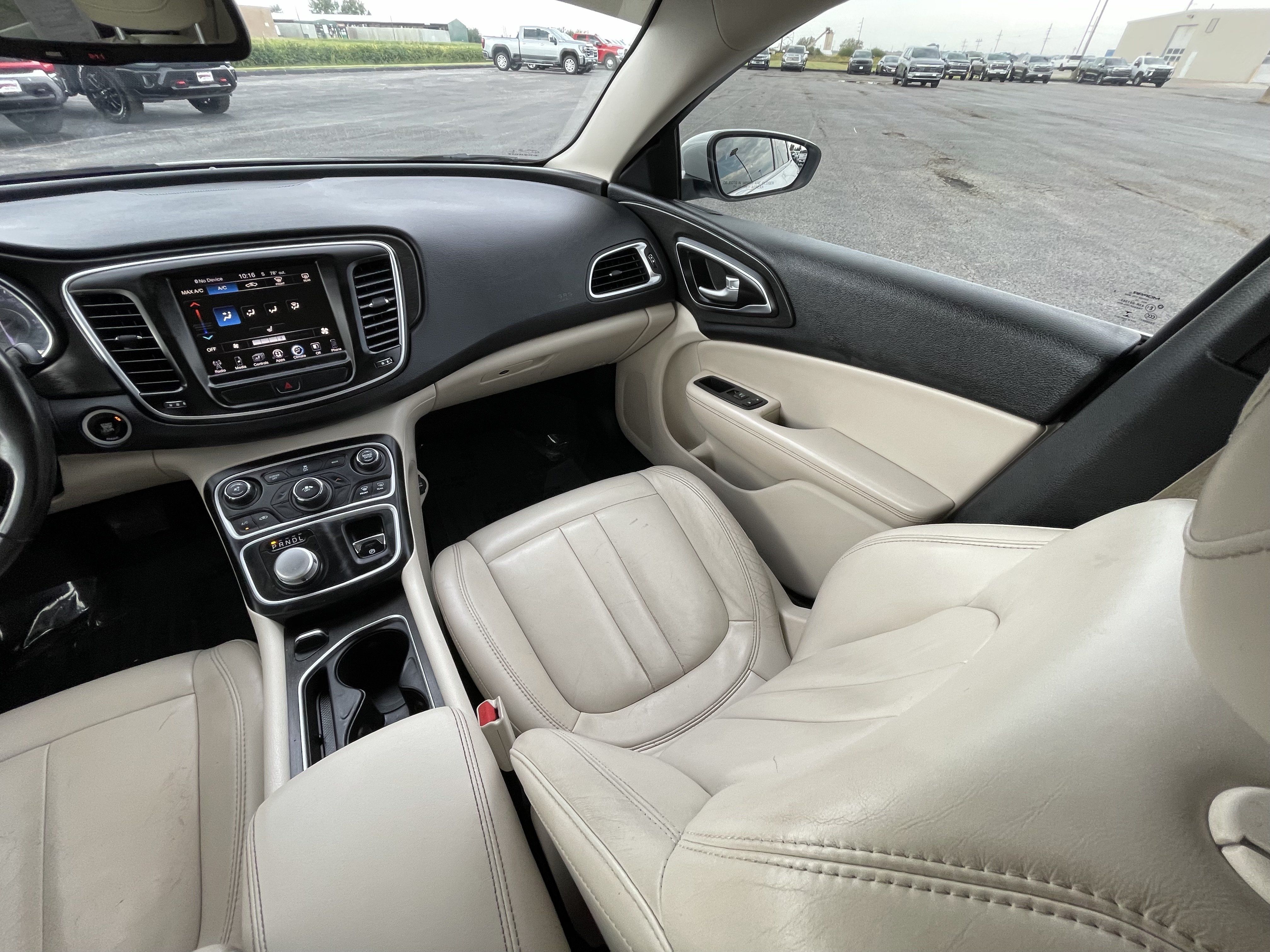 Used 2016 Chrysler 200 Limited FWD image 22