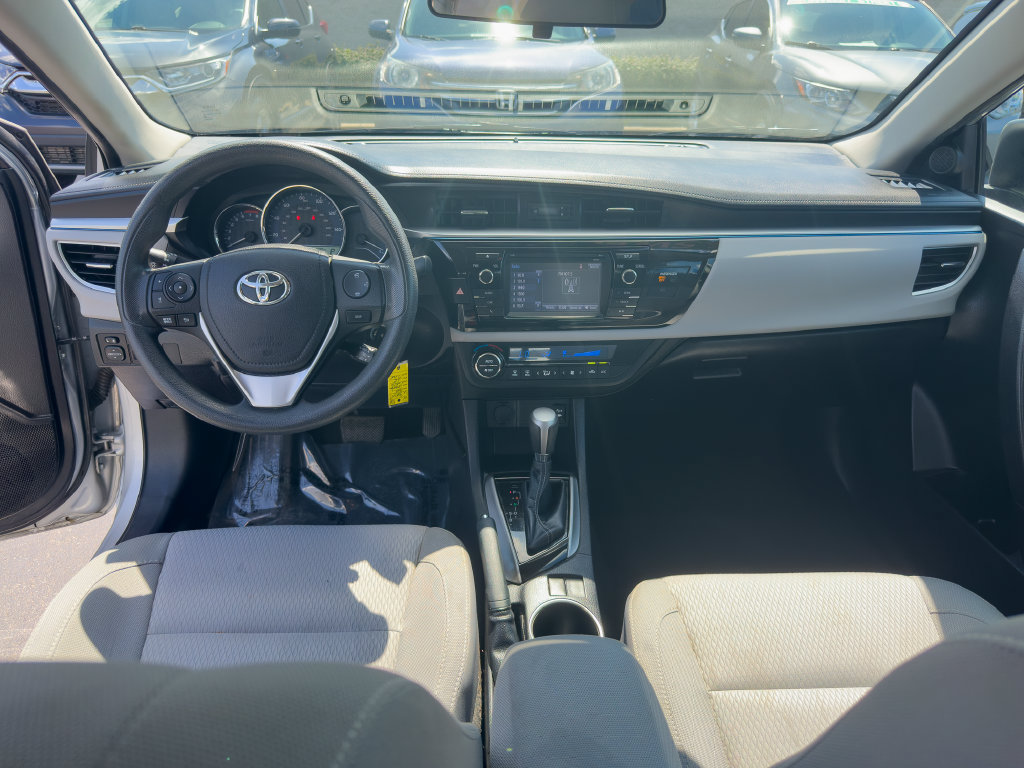 Used 2015 Toyota Corolla LE FWD image 18