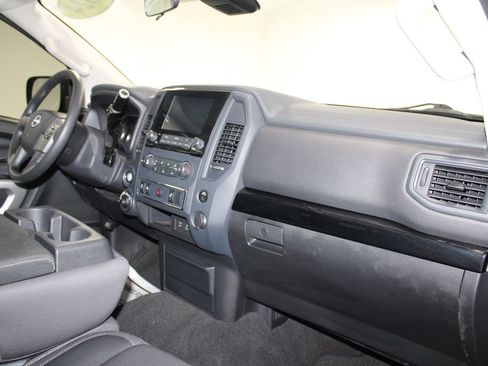 Used 2024 Nissan Titan SV image 27