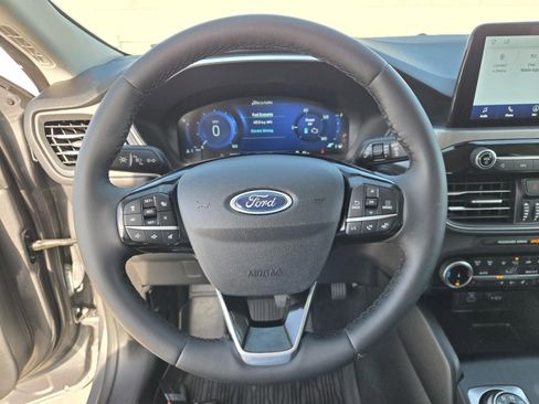 Used 2022 Ford Escape Titanium image 18