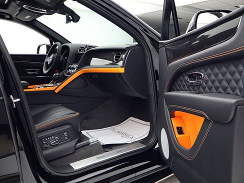 New 2025 Bentley Bentayga image 37