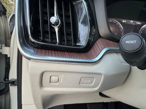 Used 2021 Volvo S60 T5 Momentum image 21