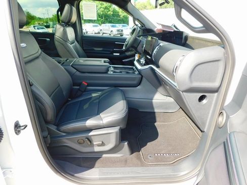 New 2025 Ford Expedition Platinum w/ Stealth Performance Package image 19