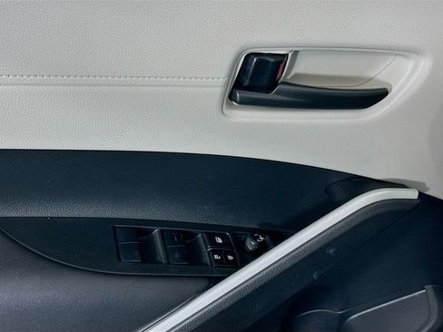 Certified 2025 Toyota Corolla Cross LE FWD image 18
