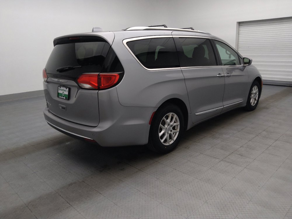 Used 2020 Chrysler Pacifica Touring-L FWD image 10