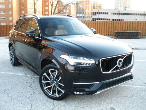 Used 2018 Volvo XC90 T6 Momentum w/ Convenience Package image 3