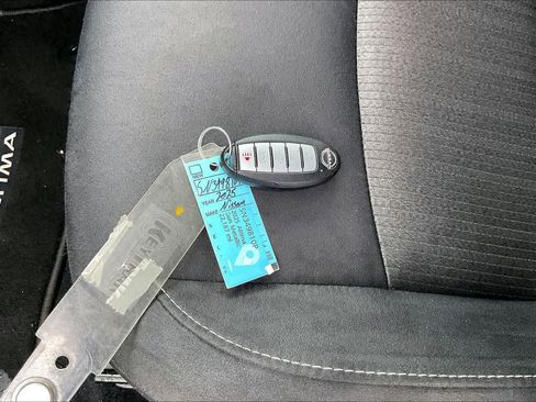 Used 2025 Nissan Altima 2.5 SV image 19