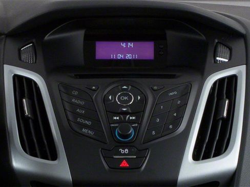 Used 2013 Ford Focus SE w/ SE Winter Pkg FWD image 12