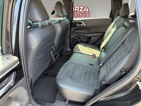 Used 2023 Mitsubishi Outlander SE FWD image 15