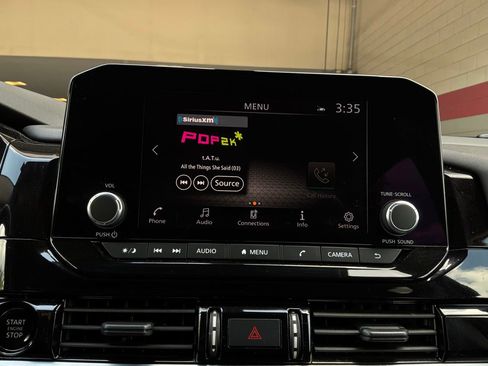 Used 2025 Nissan Pathfinder SV FWD image 31