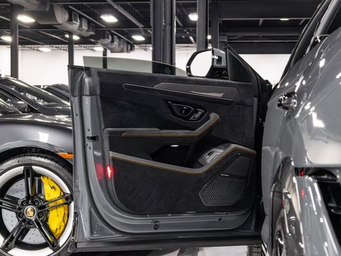 Used 2023 Lamborghini Urus Performante image 5