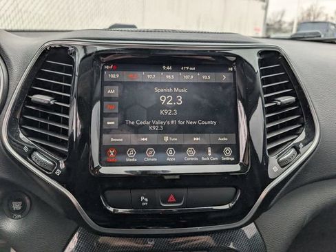 Used 2019 Jeep Cherokee Limited image 11