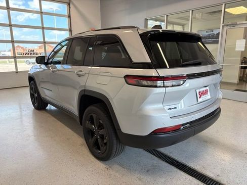 Used 2023 Jeep Grand Cherokee Altitude AWD/4WD image 6