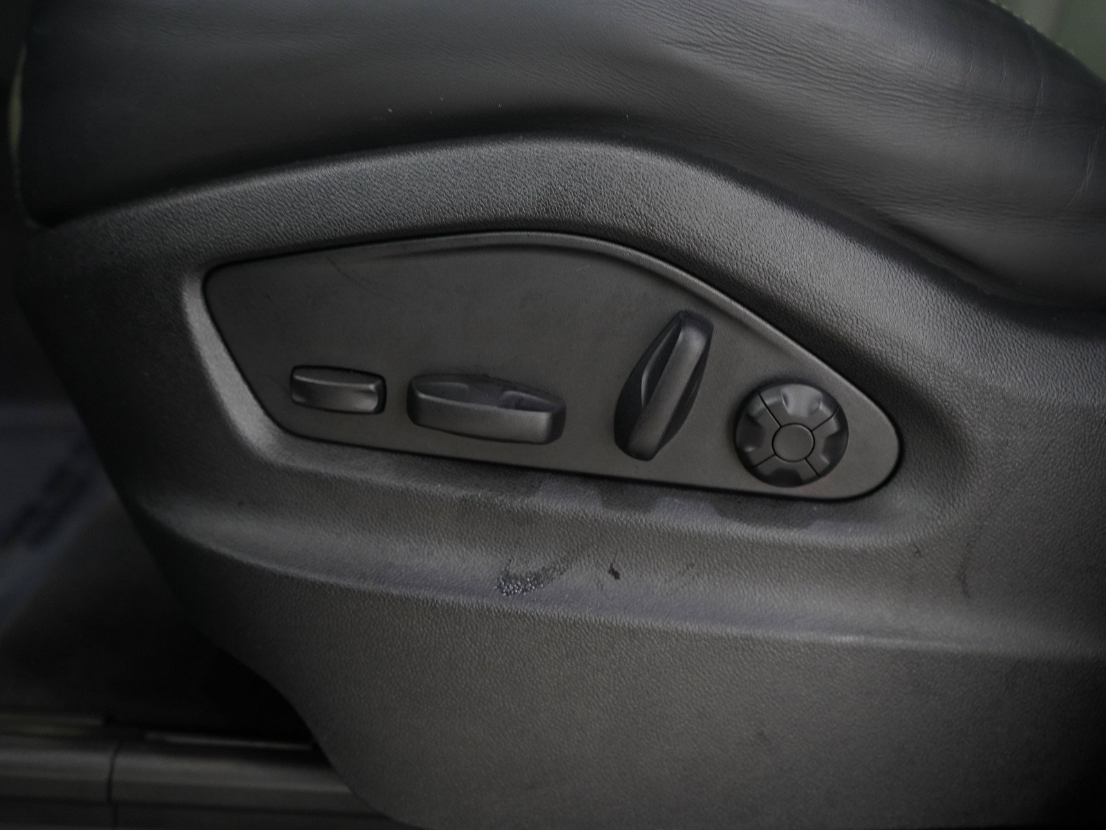 Used 2024 Porsche Cayenne Coupe AWD/4WD image 30
