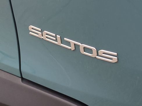Used 2024 Kia Seltos EX AWD/4WD image 12