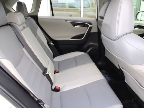 Used 2019 Toyota RAV4 Limited image 23
