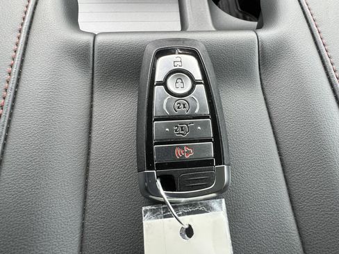 Used 2025 Ford Expedition Active image 37