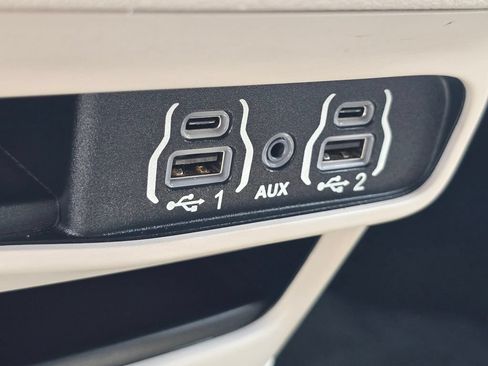 Used 2023 Chrysler Pacifica Touring-L FWD image 26