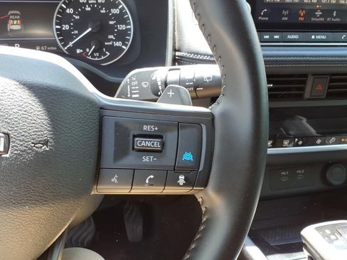 Used 2025 Nissan Rogue SV AWD/4WD image 14
