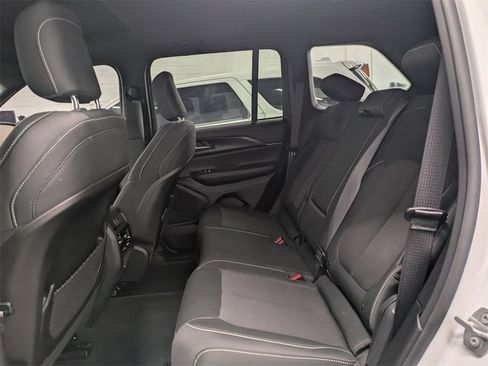 Certified 2024 Jeep Grand Cherokee Laredo X w/ Trailer Tow Package image 14