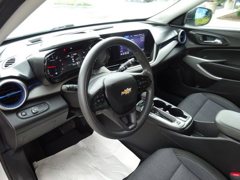 Certified 2024 Chevrolet Trax LS FWD image 14
