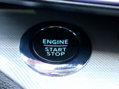 Used 2022 Ford Explorer XLT w/ Equipment Group 202A image 32