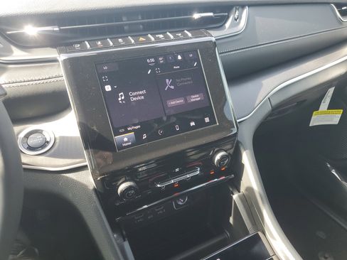 New 2025 Jeep Grand Cherokee Laredo image 16