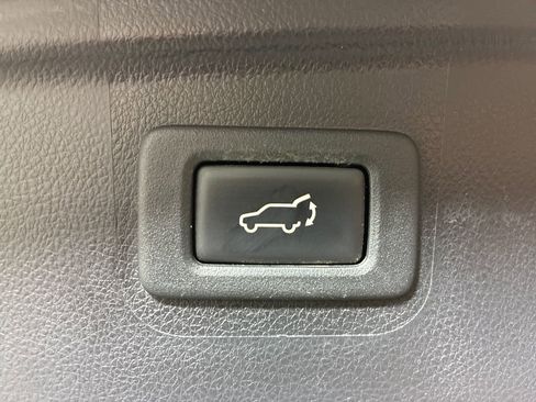 Used 2016 Subaru Outback 2.5i Premium image 13