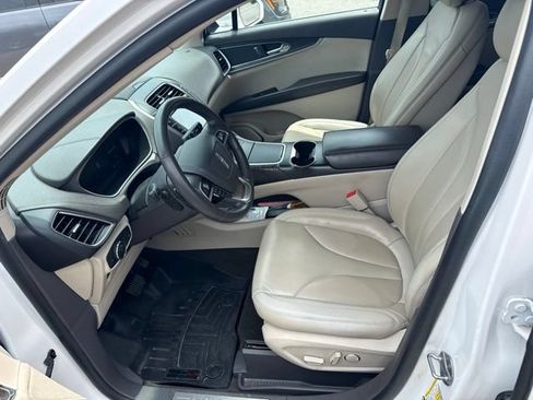 Used 2019 Lincoln Nautilus Select AWD/4WD image 7