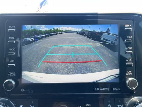 Used 2021 Toyota Highlander XLE AWD/4WD image 23