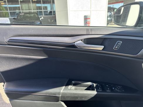 Used 2016 Ford Fusion SE FWD image 22