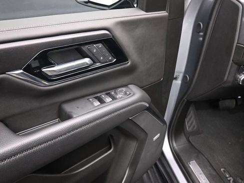 Used 2025 GMC Yukon XL Denali AWD/4WD image 8
