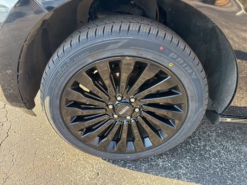 Used 2020 Lincoln Navigator Reserve w/ Equipment Group 208A Reserve image 9