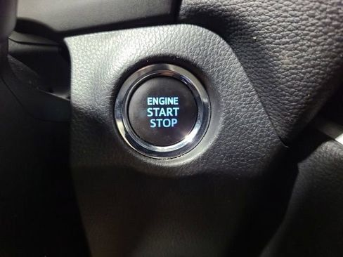 Used 2022 Toyota RAV4 XLE AWD/4WD image 31