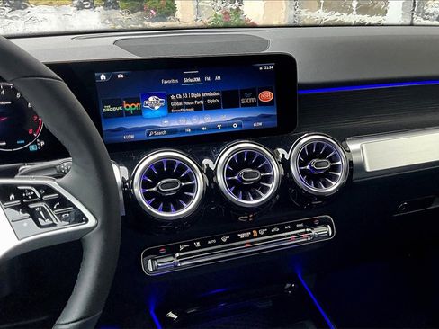 New 2026 Mercedes-Benz GLB 250 4MATIC image 7