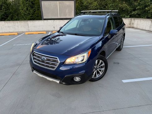 Used 2017 Subaru Outback 3.6R Touring w/ Popular Package #5A AWD/4WD image 2