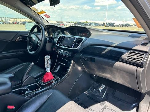 Used 2017 Honda Accord EX image 10