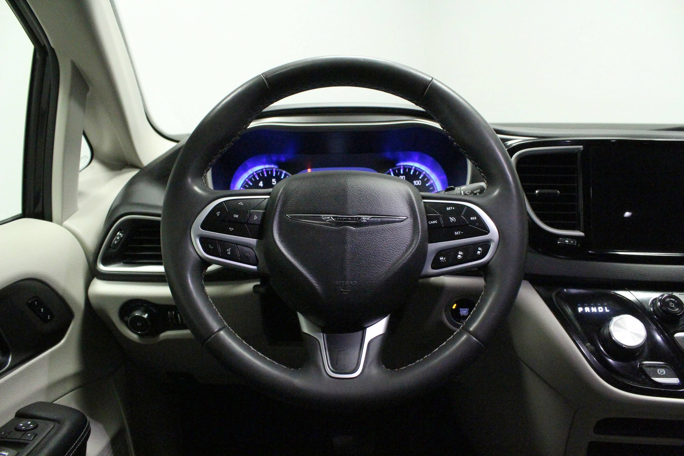 Used 2023 Chrysler Pacifica Touring-L FWD image 22