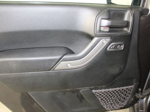 Used 2018 Jeep Wrangler Sport image 12