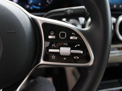 Used 2021 Mercedes-Benz GLA 250 4MATIC image 8