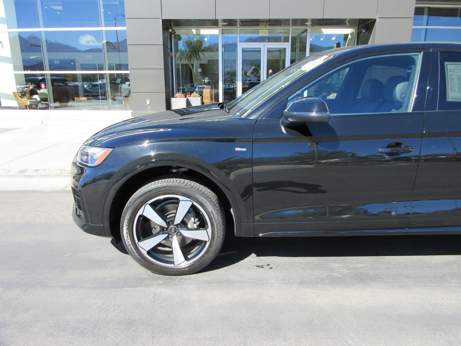 Used 2023 Audi Q5 2.0T Premium Plus w/ Premium Plus Package AWD/4WD image 2