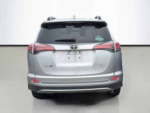 Used 2017 Toyota RAV4 XLE AWD/4WD image 8