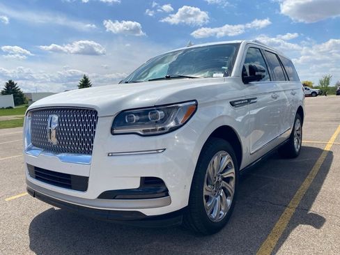 Used 2024 Lincoln Navigator Premiere AWD/4WD image 19