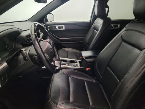 Used 2020 Ford Explorer XLT w/ Equipment Group 202A AWD/4WD image 17