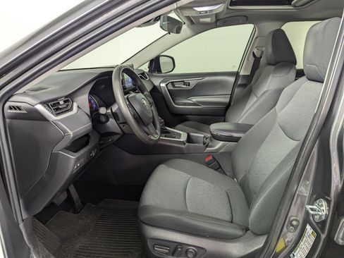 Used 2022 Toyota RAV4 XLE image 4