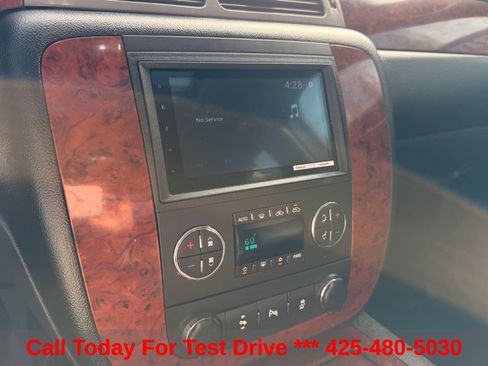 Used 2013 Chevrolet Avalanche LTZ AWD/4WD image 23