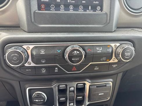 Used 2022 Jeep Wrangler Unlimited Sport AWD/4WD image 11