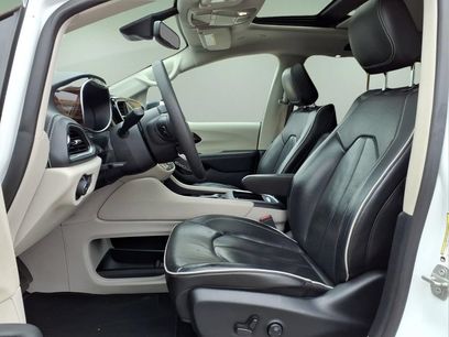 Used 2024 Chrysler Pacifica Limited