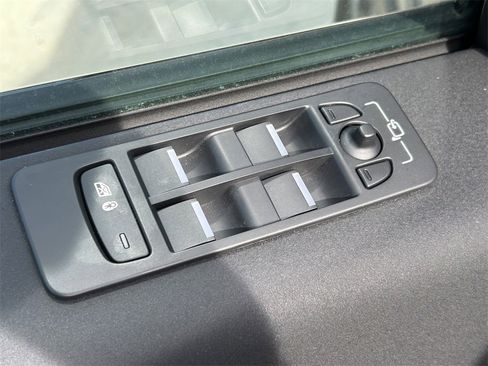 Used 2024 Land Rover Discovery Sport S image 26