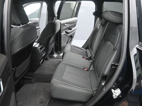 Used 2024 Jeep Grand Cherokee Laredo AWD/4WD image 13